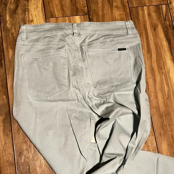 Great condition. No flaws just wrinkled from being in the drawer - Picture 2 of 3